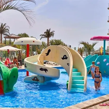 Pool & - Langa Plaja